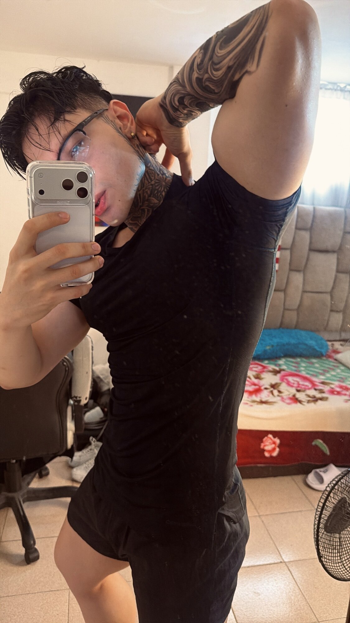 صور DennisWalkerr الرائجة  1793