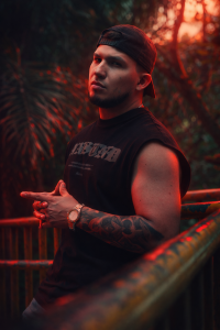 more de GideonCartie  2 Imagens