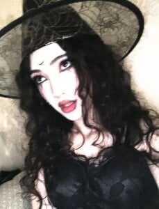 GenevaArton Little witch Pic 4