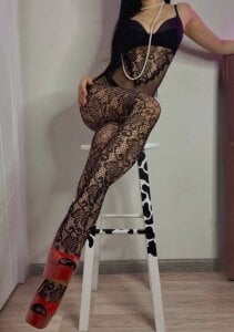 Jennifer_Munoz Come closer… do you feel the tension?😈 Foto 4