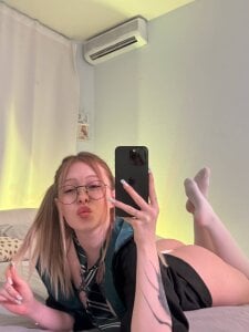 Veronica_Blush Sexy Moaning Myrtle Pic 2