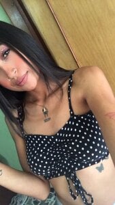 Judy_Hot Public Pic 4