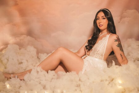 Emilywatsonn: fall from the sky 🤍 ( фото)