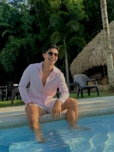 samucamx_ Pool party Pic