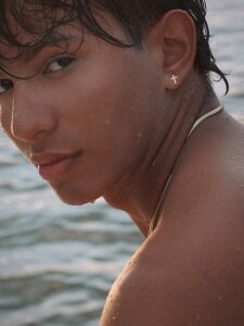 Leonarrrd_01 Swim with me Pic