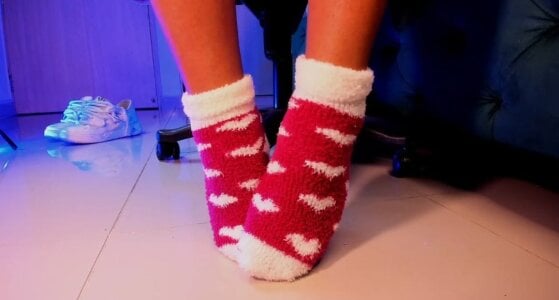 aleya_bliss My new pink stockings 💗 Poză 2