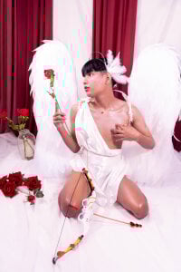 Liam_Sinclair 🍓❤️ Wrapped like a Valentine gift… just for you. Pic 3