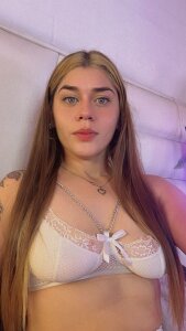 Elly_Astown Public Pic 2