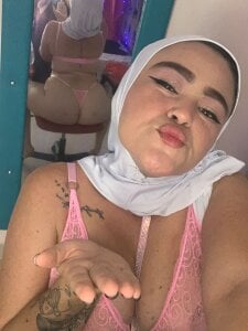 MarianFadel Between lights, lace and skin... my most naughty part hides 🔥🥵 Pic 3