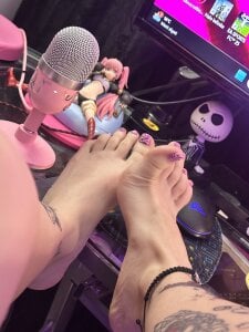 My feet de MadissonPaytonn  Imagens