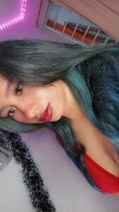 sexy_brunette_12 Public Pic 5