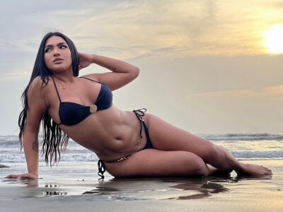 isabella1sexy A wonderful day on the beach Pic 2