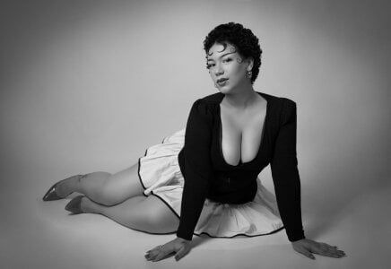 MillyHotsoon B/W photography Pic 7