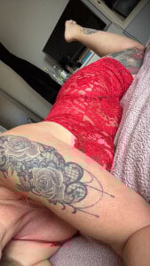 Hot-Toyah Public Pic 2