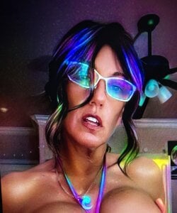 Trophy_Milf Public Pic 4