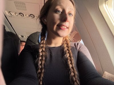 FroggyAnna on my way✈️ Pic 9