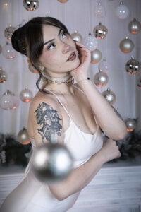 SaharaKramer Happy New Year 🎆 Pic 3