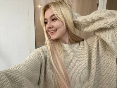 Flirty_lee look at my beautiful smile Pic 3