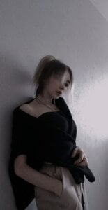 Ellen_Hops Public Pic 4