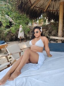 lucia_sweet08 Beach Pic 4