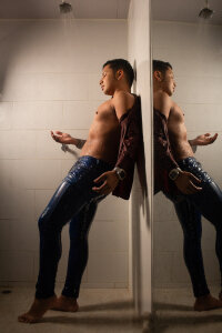 Master_Connor_BDSM a god under the shower! a wet Master Pic 5