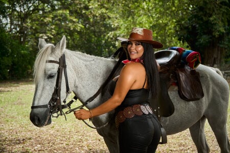 Margaret_Saunders 🤠💦Happy birthday at the ranch: huge boobs ready to bounce. 🤠💦 Fotka 4