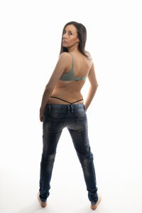 Abrillee1 Sexy in thread Pic 3