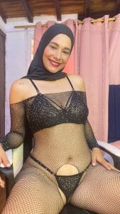 My body is begging to be looked at, come and have fun de ShanaJamil  Imagens