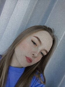 Aneta_Foster kiss Photo 2