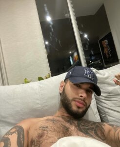 Maximus-Hott Public Pic 3