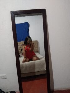 petite_lucy18