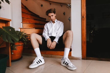Do you like guys in sneakers and white socks? de Adrian_Dee Fotos XXX 7