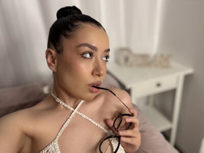 LaraCullen Public Pic 8