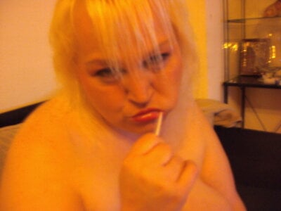 Blasflittchen Lolly im Schlampenmaul Pic 7