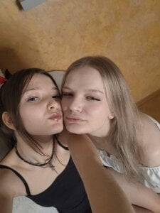 DongMolt Klara and shelly Immagine  5