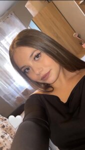 AsiaQuinn Public Pic 2