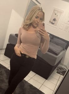 emily-becker22 Public รูป  2