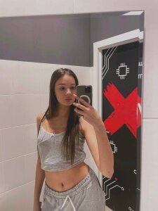 JerleneBaden I don't like to stay at home😏 Pic 2