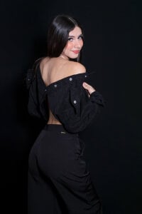 nia20_ 🖤 ​They say black goes with everything… including your desire?😏 Pic 8