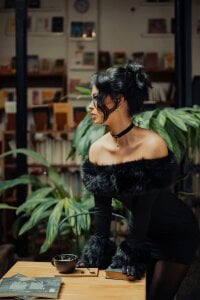 My body is ur best novel de ElleDiane  4 photos