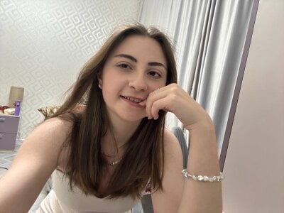 CeolaBurdett CUTIE LANA Foto