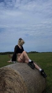 Cassi_Stonem Public Foto