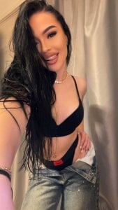 sashalorenzz Selfie Pic 6