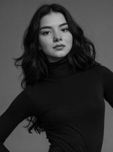 Laura_Sunday Public Foto 3