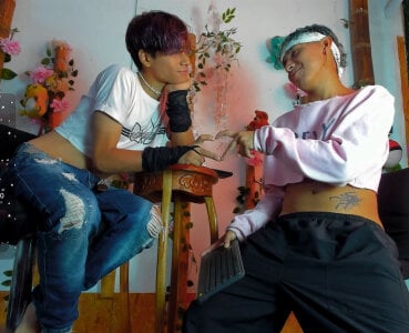 spicy_adonhis The game begins with a look 🎭 Billede