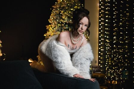 MarySparkle I am your Christmas gift 🎁 Pic