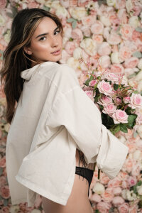 Jenny_Harrington In flowers Pic 5