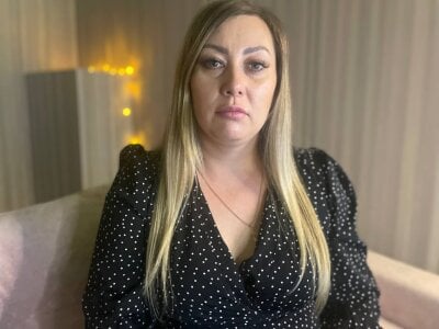 KarenBoobies welcome boys  6. fénykép