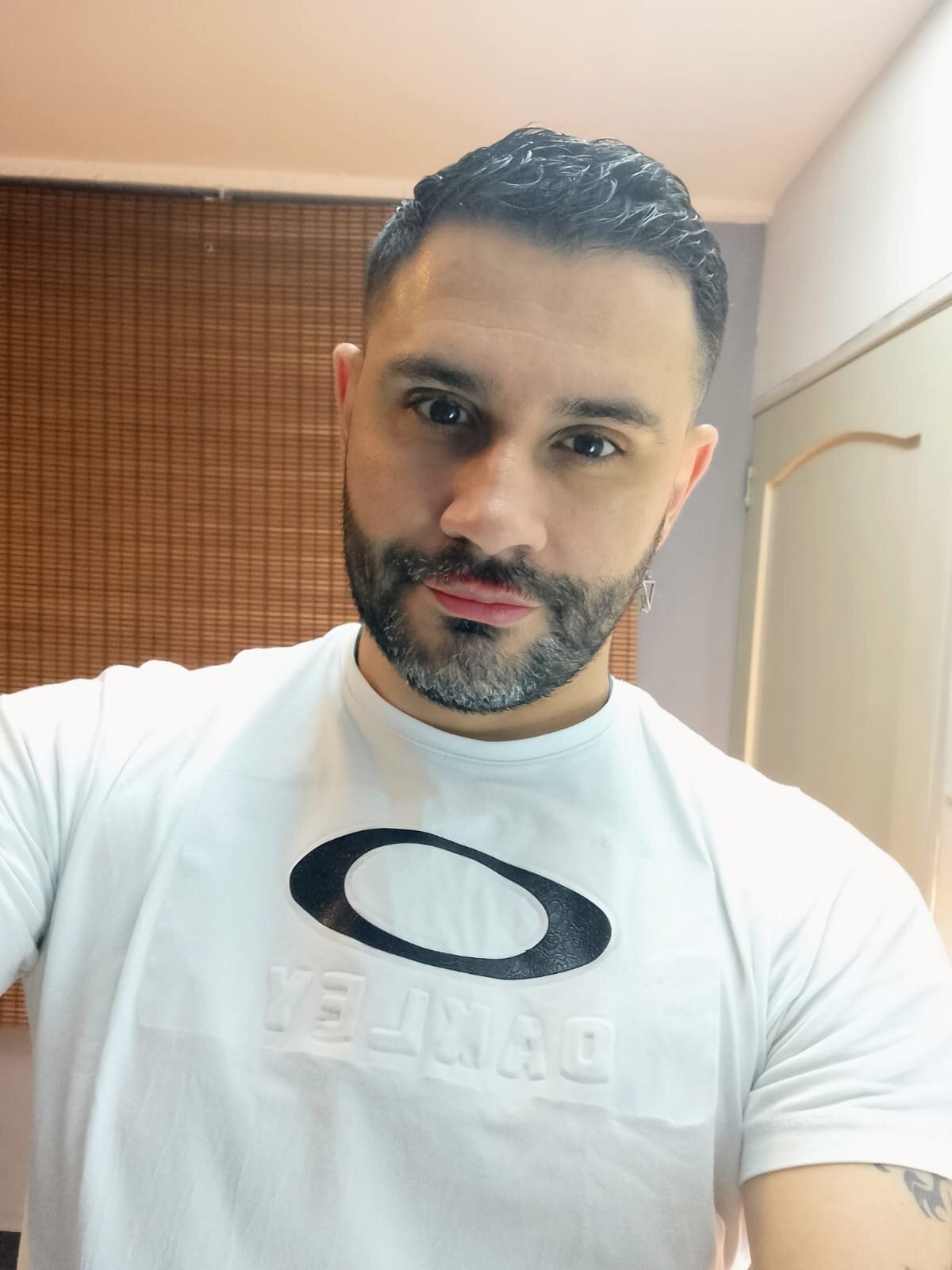 Трендове зображення  4146 jonasbeards