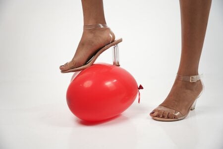 roxxy_white heels and balloon👠 Hình 2